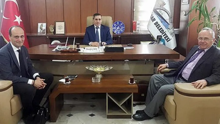 İhracatçılar, Çibik'e plaket takdim etti