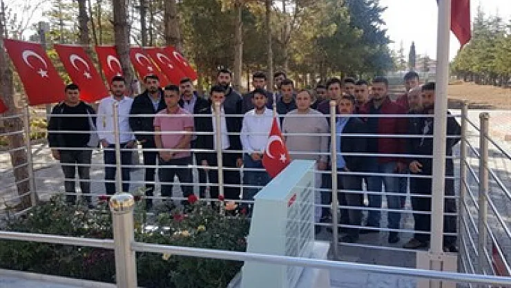 İhsaniyeli AK Gençler'den Şehit Halisdemir'e vefa