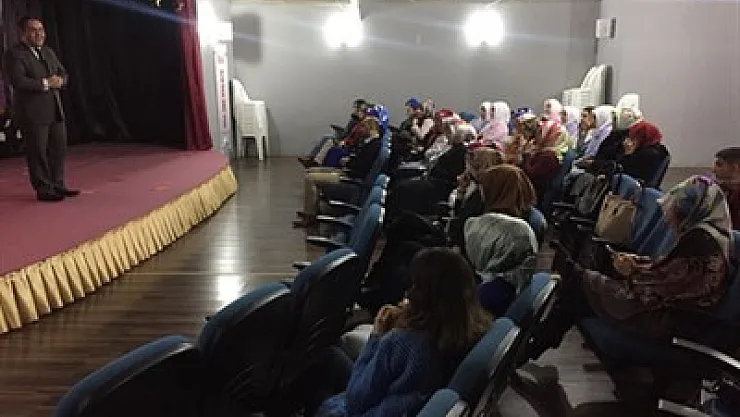 İletişim bir odaysa, gülümsemek anahtardır