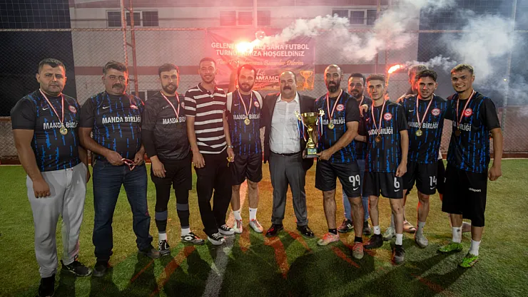 İnönü 9. Geleneksel Halı Saha Turnuvası'nın Şampiyonu Manda Birliği Oldu