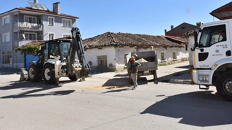 İnönü Belediyesi'nden İlçe İçi Yollarda Bakım Çalışmaları Devam Ediyor