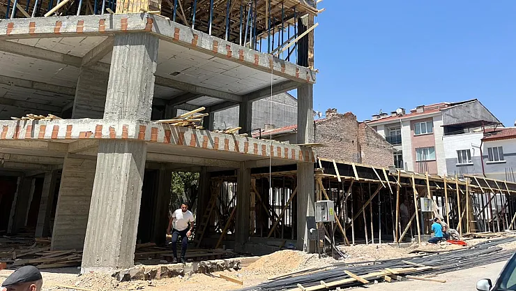 İnşaatta Elektrik Çarpan İşçi Yaralandı