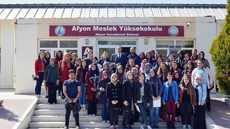 'İş yaşamında güven ve cesaret önemli'