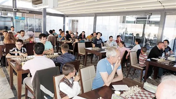 İsce'de Satranç Turnuvası başladı – Kocatepe Gazetesi