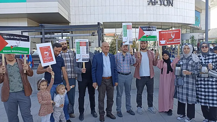 İsrail'i Kahve Dağıtarak Protesto Ettiler