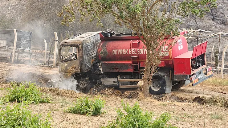 İtfaiyeciler Alevlerin Arasında Kalmakta Son Anda Kurtuldular, Araçları Kül Oldu