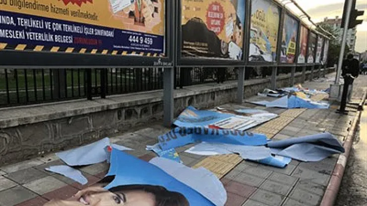 İYİ Parti’nin afişleri yırtıldı – Kocatepe Gazetesi