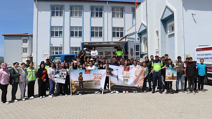 Jandarma 220 Öğrenciye Trafik Eğitimi Verdi