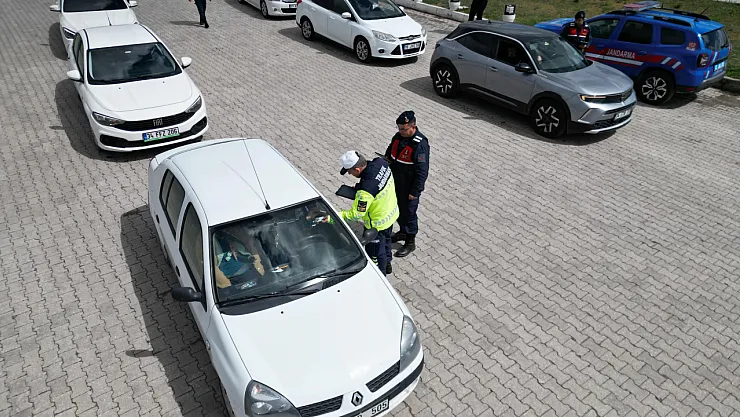 Jandarma Bayram Tatilinde Denetimlerine Devam Etti