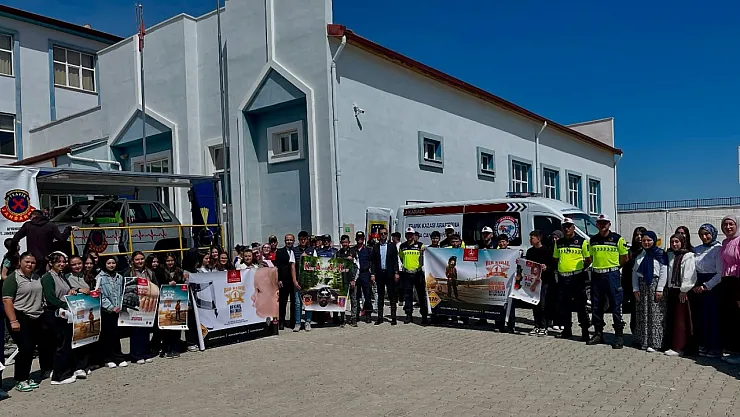 Jandarma'dan 160 Öğrenciye Emniyet Kemeri Ve Eğitimi