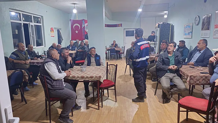 Jandarma Ekipleri Vatandaşları Çeşitli Konularda Bilgilendirdi