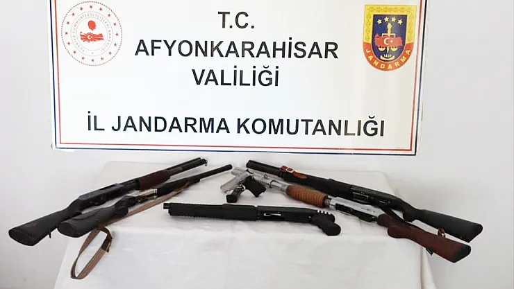 Jandarma Harekete Geçti: Evlerden Cephanelik Çıktı!