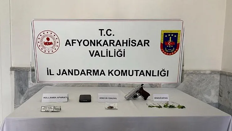 Jandarma Uyuşturucu İle Kurusıkı Tabanca Yakaladı