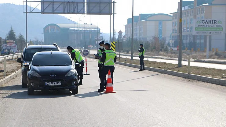 Jandarma’dan okul çevrelerinde ve servis araçlarında sıkı denetim
