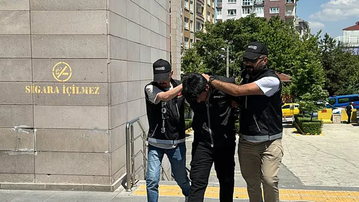 Kaçarken 2'Si Polis Aracı Olmak Üzere 3 Araca Çarpan Şüpheli Adliyeye Sevk Edildi