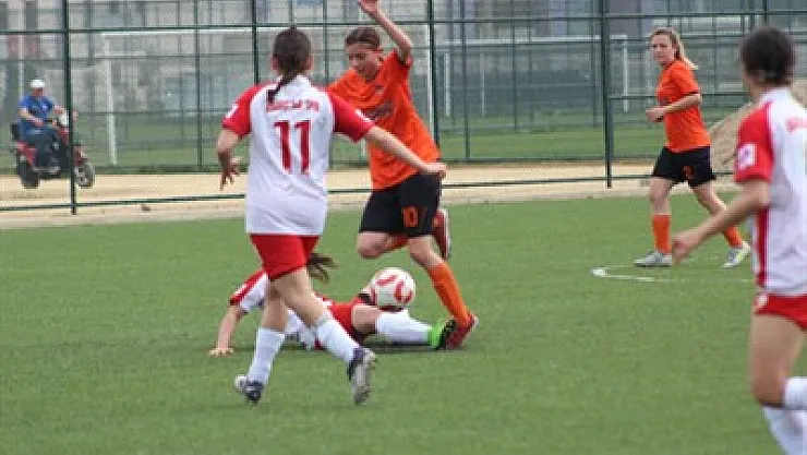 Kadınlar 2. Lig için yarışıyor