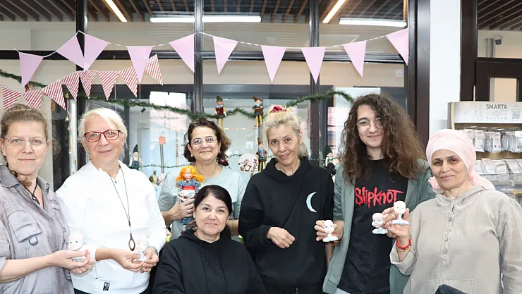 Kadınlar Üretiyor: Bez Bebek Sanatı Eğitimleri Ekonomiye Ve Kültüre Katkı Sağlıyor