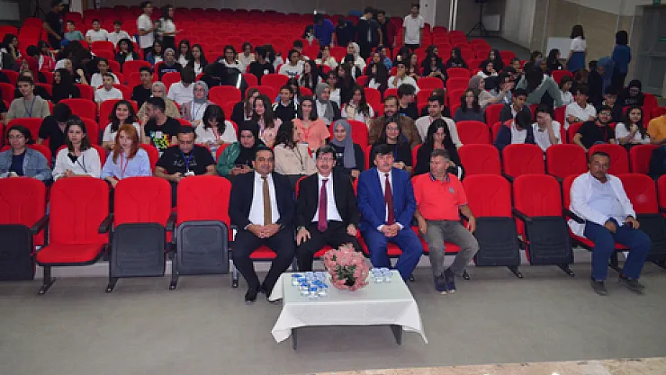 Kamil Miras'ta eski mezunlar üniversite adaylarıyla buluştu