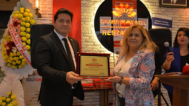 KAMU-DER'den Başkan Aynacı'ya Ödül