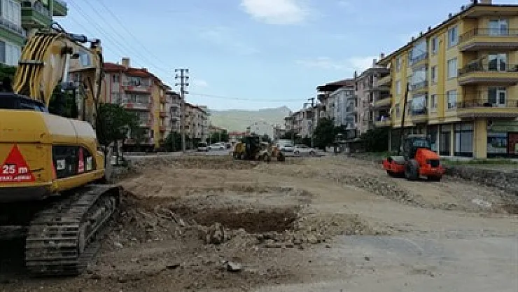Kamulaştırılan binalar yıkılıyor: Yol düzenleme çalışmaları başladı