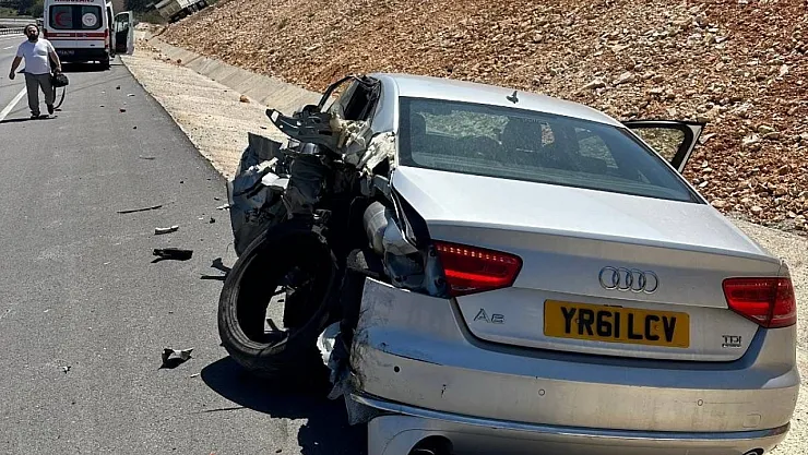 Kamyon Park Halindeki Otomobile Çarptı!