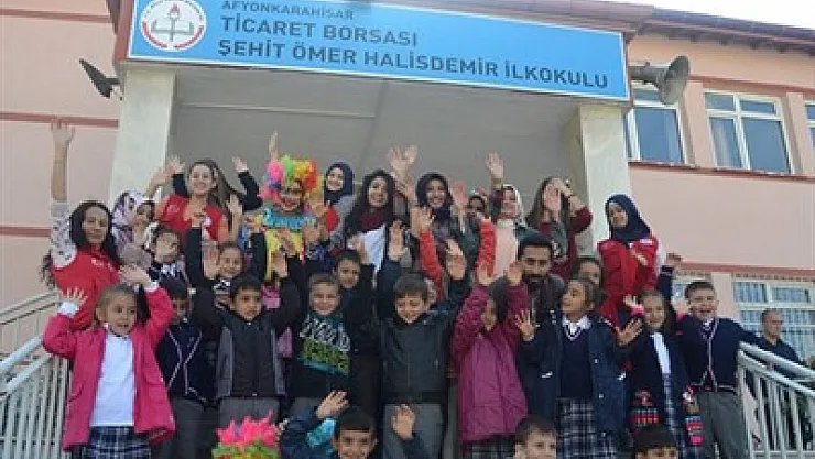 Karahisar GM minik yüreklerle birlikte oldu