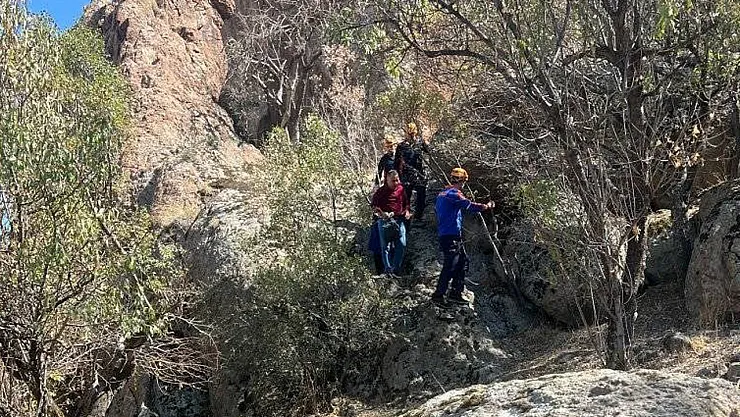 Karahisar Kalesinde Mahsur Kalanları AFAD Kurtardı