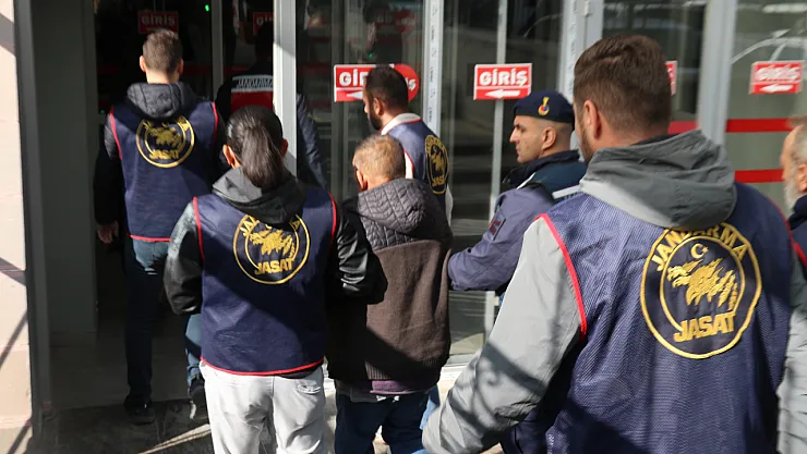 Kardeşini Öldürüp Ahırın Temeline Gömen Kardeş Adliyeye Sevk Edildi