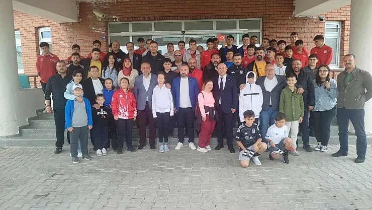 Kartallar, Sporcularla Bir Arada