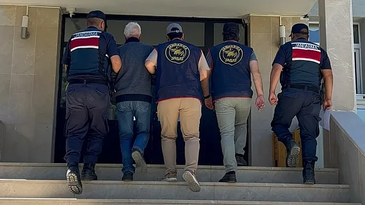 Katil Her Yerde Aranıyordu, Kendi Kendini İhbar Etti