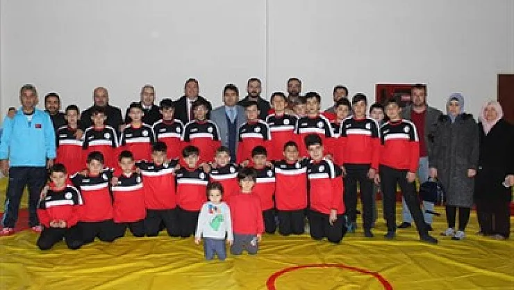 Kaya'dan Güreşçilere destek – Kocatepe Gazetesi
