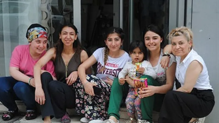 Kaybolan mülteci çocuğa aile şefkati