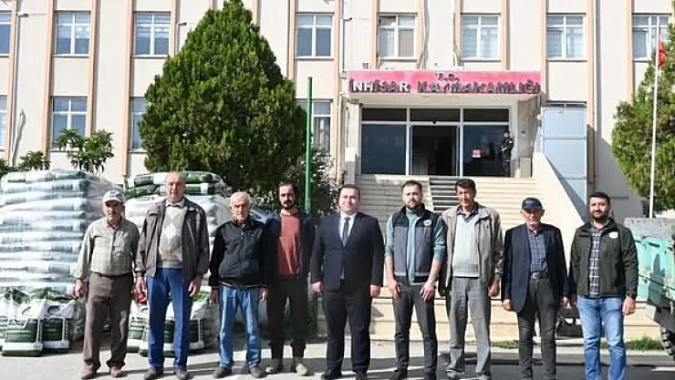 Kaymakam Ünal'dan Çiftçilere Sertifikalı Tohum Desteği