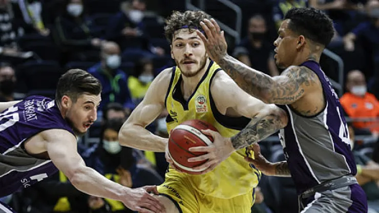 Keçiler Fener'e  49 sayı ile  boyun eğdi: 100-51