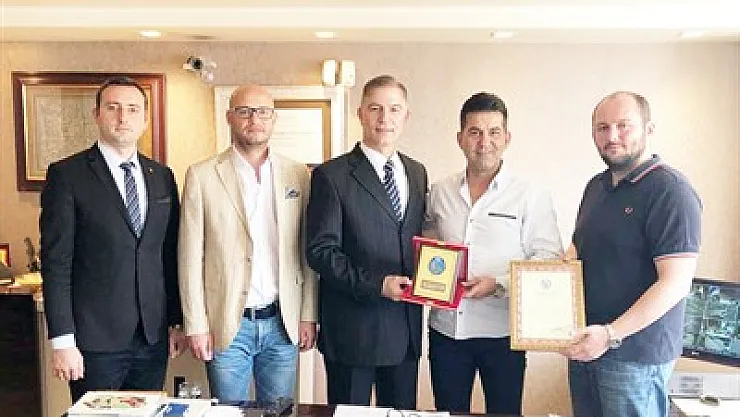 Keçilere teşekkür plaketi – Kocatepe Gazetesi