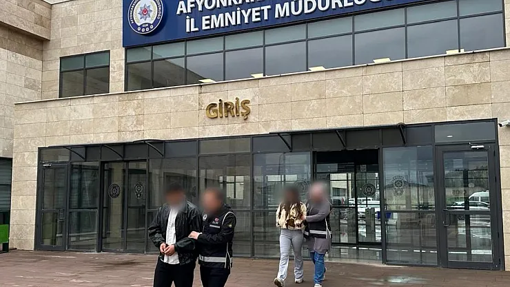 Kendilerini Kamu Görevlisi Olarak Tanıtıp Dolandırmışlar!