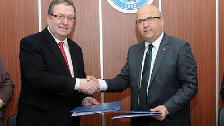 Kent Müzesi’nde AKÜ-Belediye işbirliği – Kocatepe Gazetesi