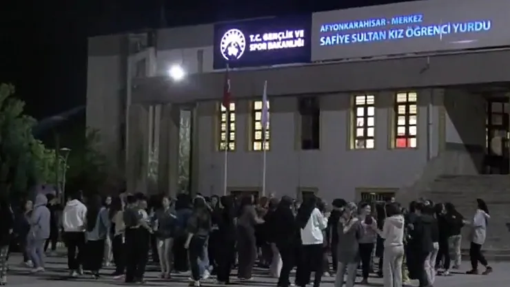 Kına Gecesi Gibi Mezuniyet Eğlencesi Yaptılar