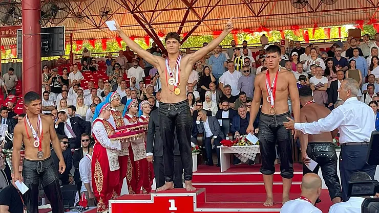 Kırkpınar'da Sürpriz Şampiyon! 18 Yaşındaki Afyonlu Pehlivan Herkesi Şaşırttı