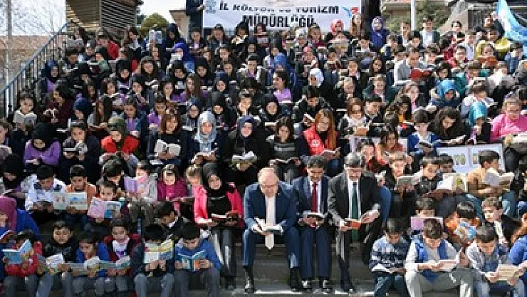 'Kitap okuyoruz'