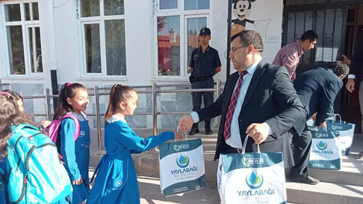 Kitaplar devletten, kırtasiye malzemeleri Akgedik'ten