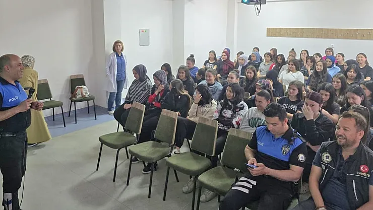 Kız Meslek Lisesi Öğrencileri Bilgilendirildi