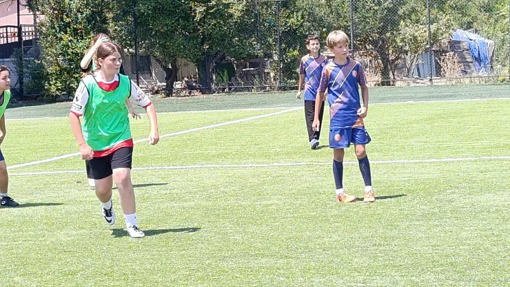 Kızlar Ve Erkekler Futbol Turnuvası Sona Erdi