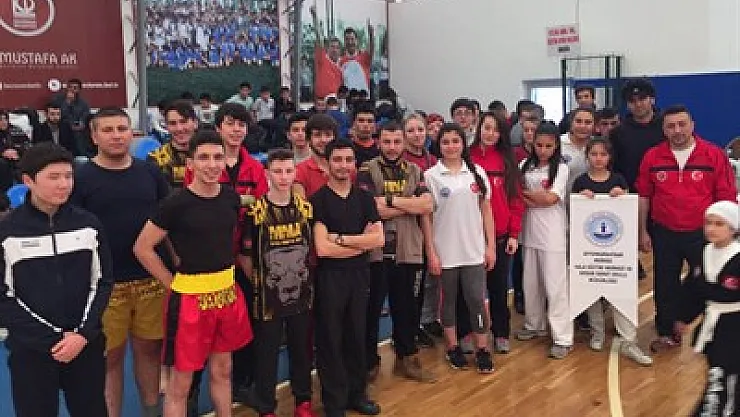 Koç Fight'tan madalya avı – Kocatepe Gazetesi