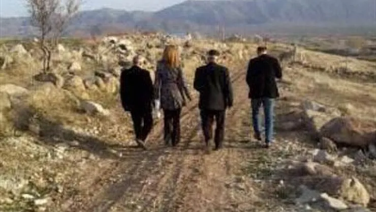 Köksal: Yıl 2016, köyde yol yok