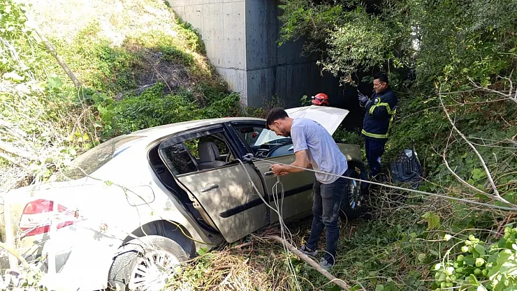 Kontrolden Çıkan Otomobil Dere Yatağına Uçtu