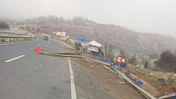 Kontrolden Çıkan Sebze Yüklü Tır Devrildi: 1 Yaralı