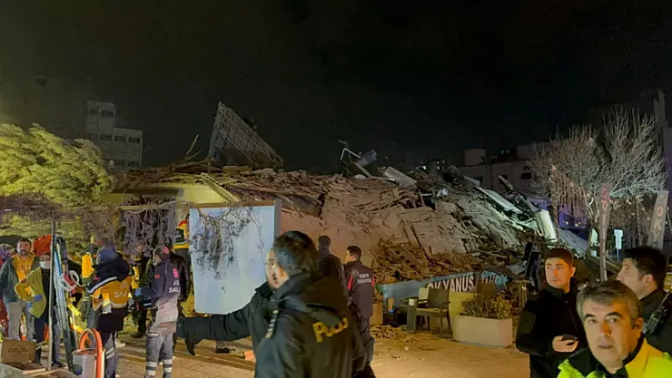 Konya'da 3 Katlı Bina Çöktü! Afyon'dan da Ekipler Gitti