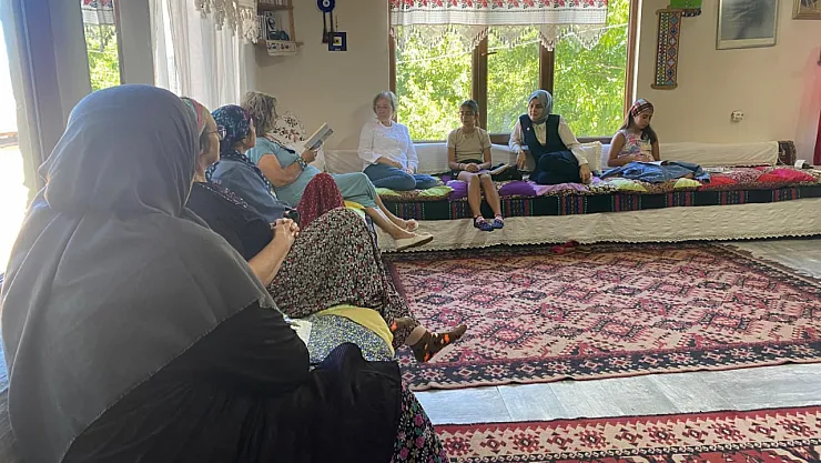 Köy Kadınlarından Kitap Okuma Etkinliği