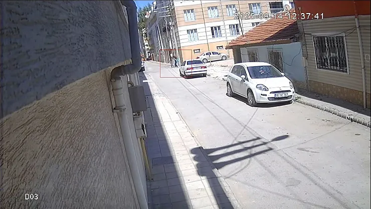 Küçük Çocuğun Camdan Attığı Altın Dolu Kutuyu Çalan Kadın Yakalandı